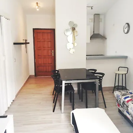 Marvelous Two-bedroom Two Terraces Swimming Pool شقة